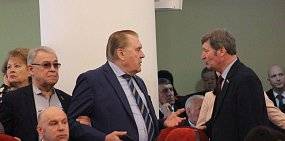 В Доме Советов произошел конфликт между депутатами Госдумы и Заксоба