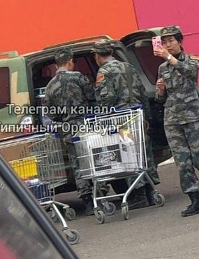 Соцсети: Китайские войска скупают алкоголь в Оренбурге тележками