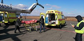 2 пациентов были перевезены на вертолете санавиации из Орска в Оренбург, фото: Минздрав