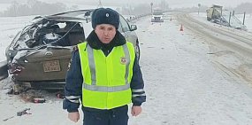 В Оренбургской области минивэн столкнулся с грузовиком: погибли двое