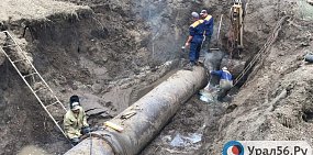 Устранение аварии на водоводе в Орске. Фото из архива