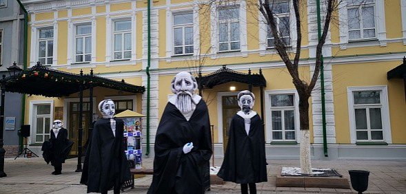 «Это допустимый процесс жизни здания»: В минкульте прокомментировали трещины на фасаде театра кукол в Оренбурге