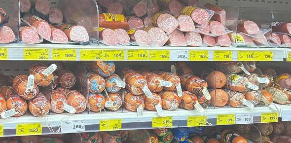 Салаты и мандарины: сколько в Оренбургской области будет стоить новогодний стол?