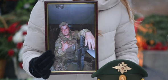 В Новотроицке простились с офицером Кириллом Луговым, погибшим в зоне СВО