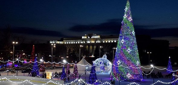 Новогодний городок в Оренбурге. Фото из архива