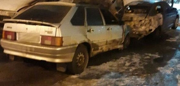 В Оренбурге ночью горели 3 машины, причина – поджог
