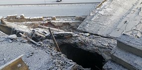 Момент обрушения моста в Оренбурге попал на видео