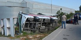 Перевернутый автобус. Фото СМИ