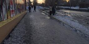 Гололед в Орске: В администрации заявили, что невозможно посыпать весь город моментально