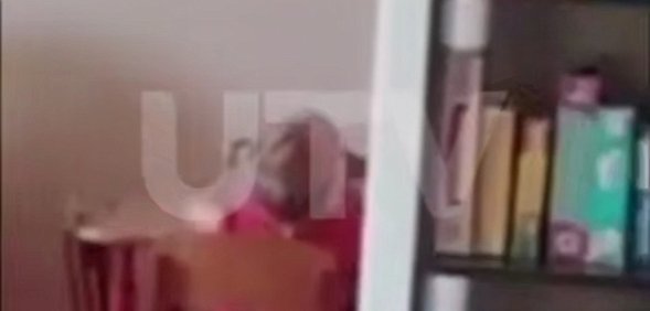 Воспитатель бьет ребенка. Стоп-кадр из видео UTV