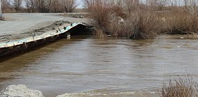 В Оренбургской области из-за паводка перекрыты два низководных моста