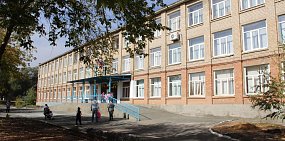 «Эта проблема не имеет «волшебной таблетки»: Министр образования Оренбургской области об отсутствии полноценной охраны в школах региона