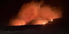 В Гайском округе горит сухая трава и кустарник. Водителей просят воздержаться от поездок