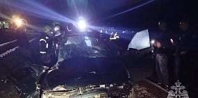 В Оренбургской области легковой автомобиль столкнулся с тепловозом 