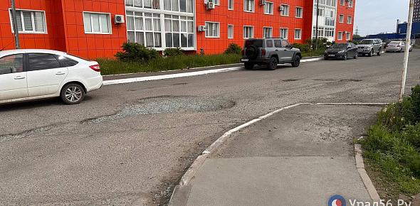 Яма на дороге. Фото из архива 