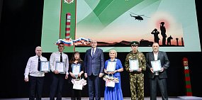 На вручении благодарственных писем. Фото правительства региона 