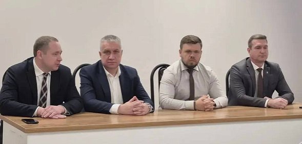 На фото Михаил Карманов второй слева. Источник: Минздрав Оренбургской области