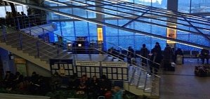 В аэропорту Оренбурга пассажиры с раннего утра ждут вылета в Москву