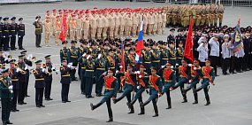 Парад Победы в Оренбурге.  Фото из архива 