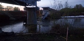 В Оренбургской области во время ремонта обрушилась часть моста. Пострадали 4 человека 