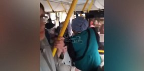 Жители Оренбурга вынуждены по несколько часов ждать дачный автобус, а затем ехать в битком набитом транспорте