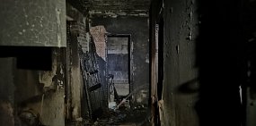 Во время пожара в девятиэтажном доме в Орске спасли 16 человек, из них 10 детей