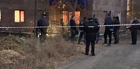 Снова жуткое убийство на востоке области! В Орске в кустах под окнами жилого дома нашли тело девушки