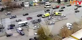 В Оренбурге на проспекте Гагарина произошло ДТП с участием скорой. Она везла пациента